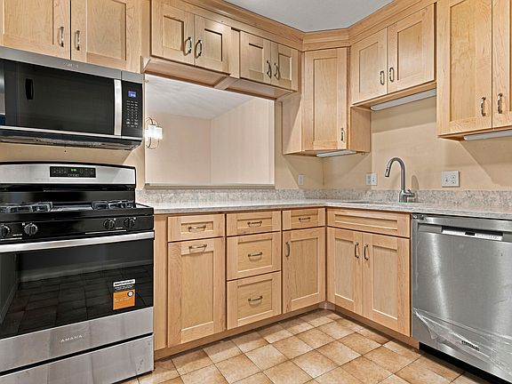 4th image of 147 Sylvan St APT 12A