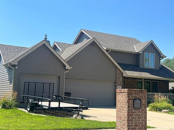 3rd image of 2415 Parkview Dr