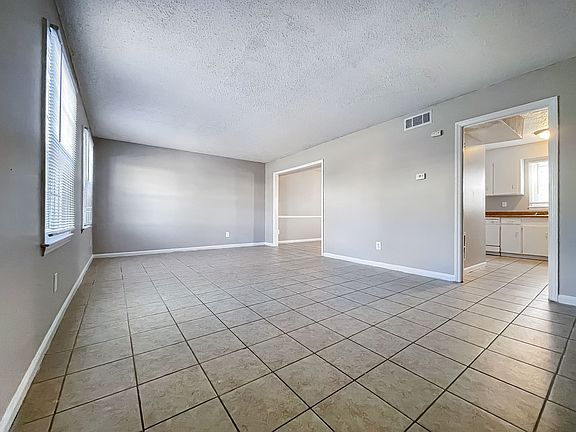 Charlotte NC Apartments For Rent | Arcadian Village | Spacious Living Area