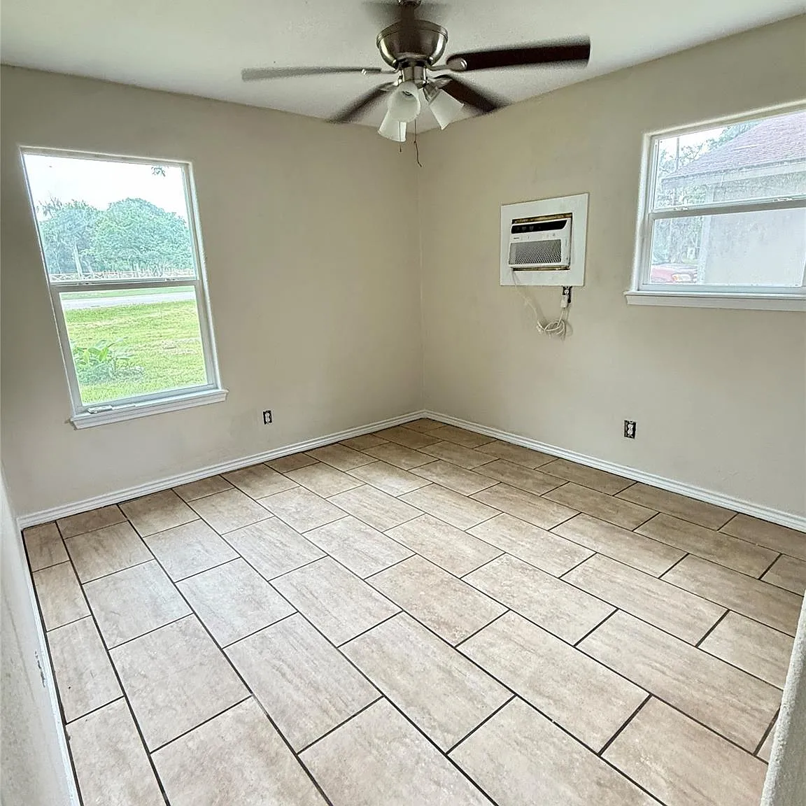 3 bed, 1.0 bath, 808 sqft, $900 — Photo 4