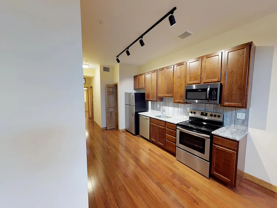 47 Pleasant St #209