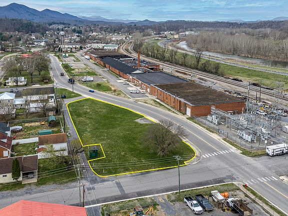 5th image of Sycamore Ave