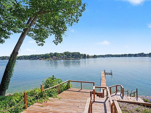 4th image of 16115 Harbor View Dr