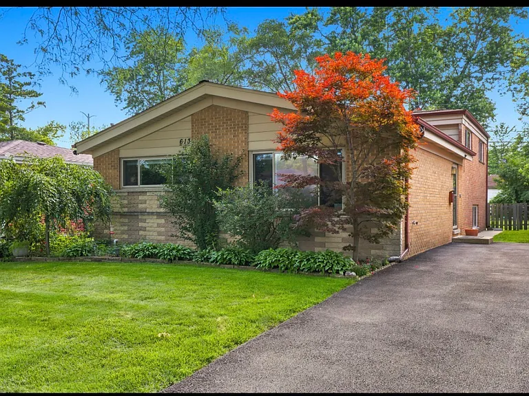 613 Leamington Ave — Photo 1