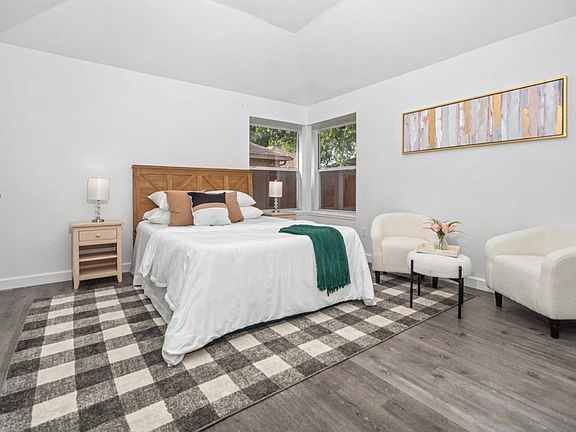 2nd image of 4914 Oak Hollow Dr