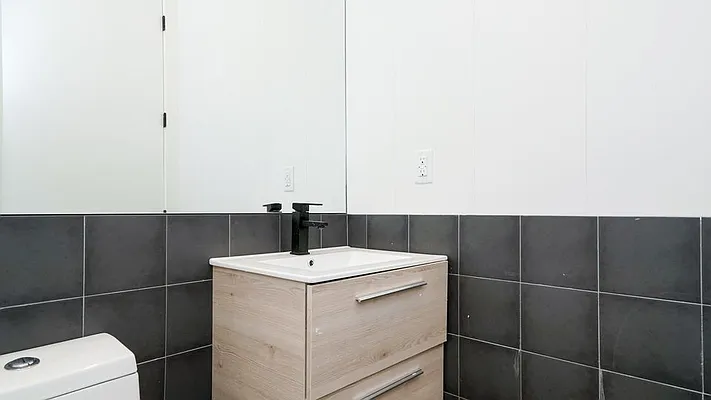 Rented by Nooklyn NYC LLC | media 58