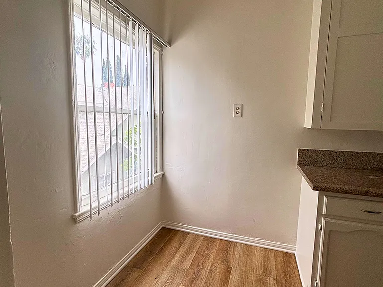 1217 Cedar Ave — Photo 5
