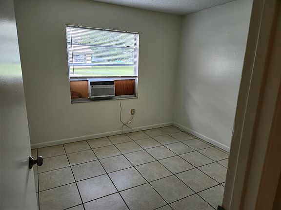 3rd image of 1633 NW 20th Ave #1633