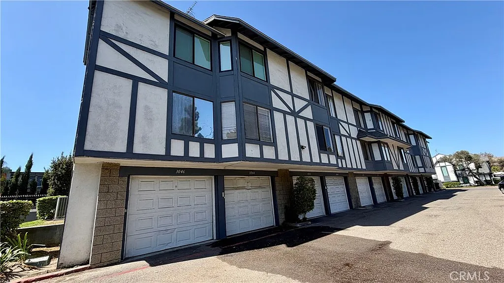 3 bed, 1034 sqft, $3,100 — Photo 4