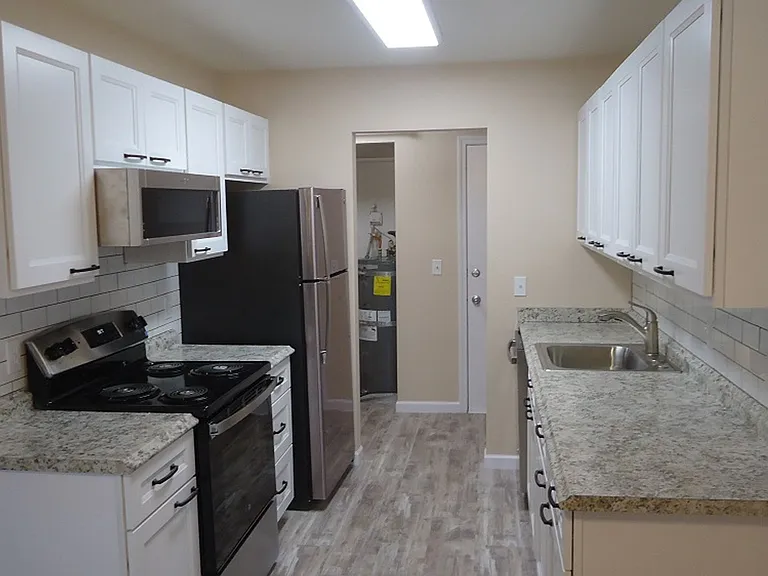 Glenview West Apartments — Photo 1