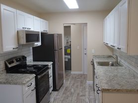 Glenview West Apartments
