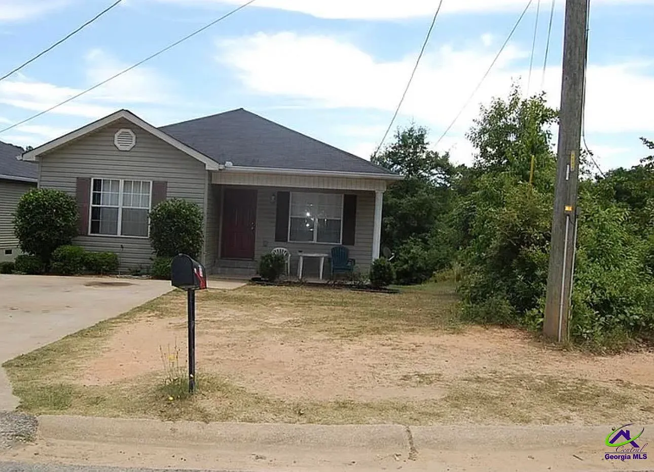 3 bed, 2.0 bath, 1395 sqft, $1,400 — Photo 1