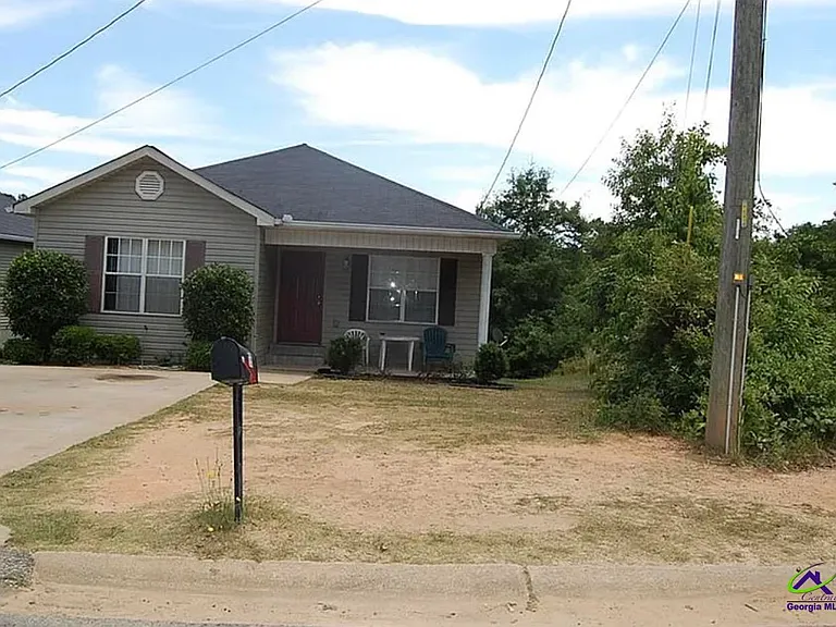 136 Oscar Ct — Photo 1