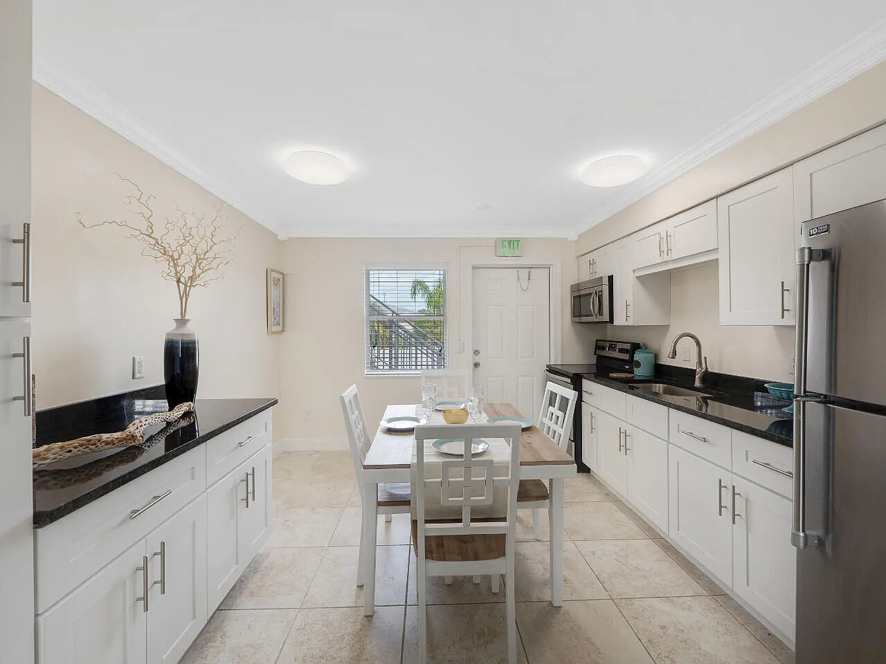 2 bed, 1.5 bath, 912 sqft, $2,500 — Photo 4