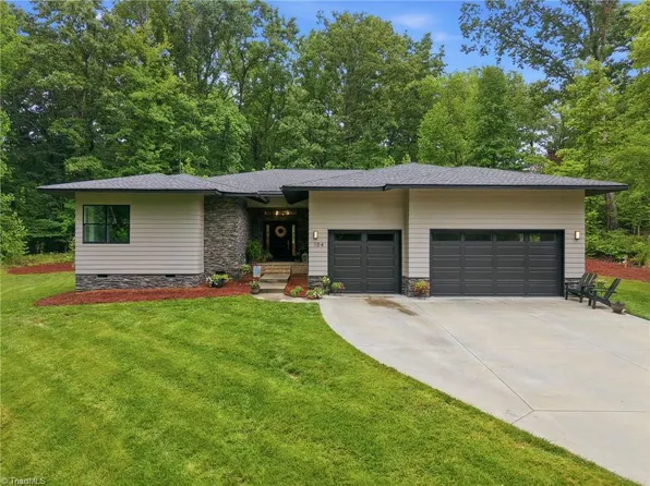 104 Trafalgar Dr, Lexington, NC 27292