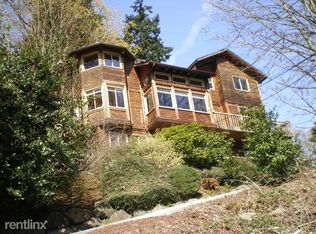 16851 Sylvester Rd SW, Seattle, WA 98166