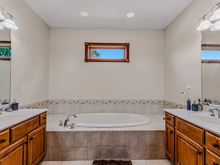 725 Greystone Ct — Photo 32