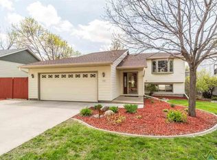717 N Savannah Dr, Sioux Falls, SD 57103