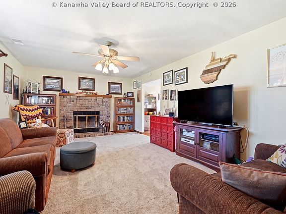 5th image of 207 Sunset Dr