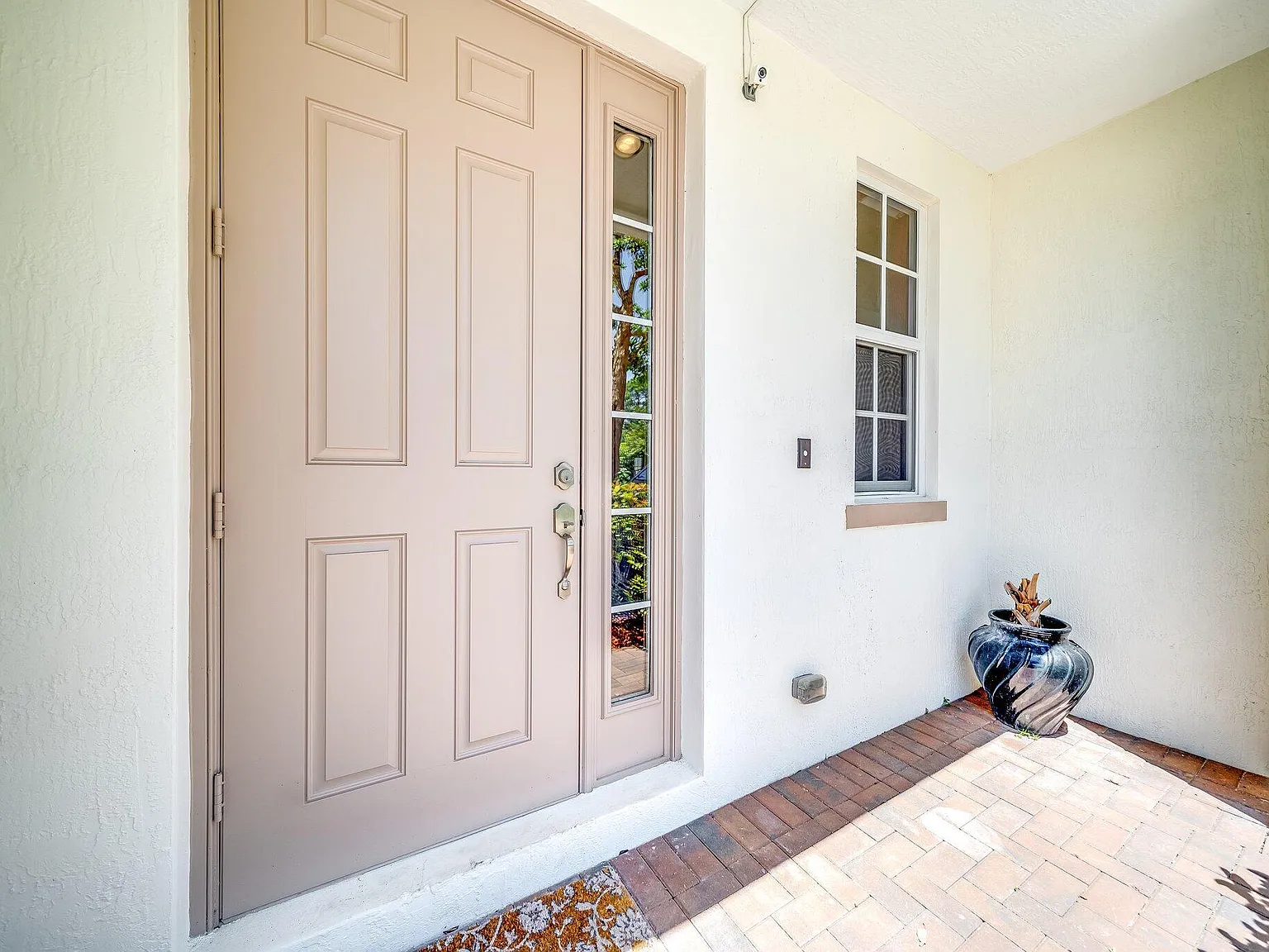3 bed, 2.5 bath, 1807 sqft, $3,000 — Photo 2