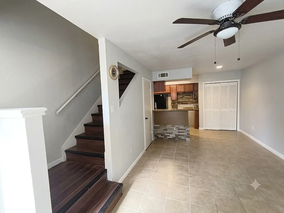 2100 Wilcrest Dr #119