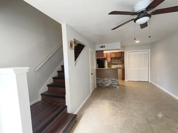 2100 Wilcrest Dr, Houston, TX