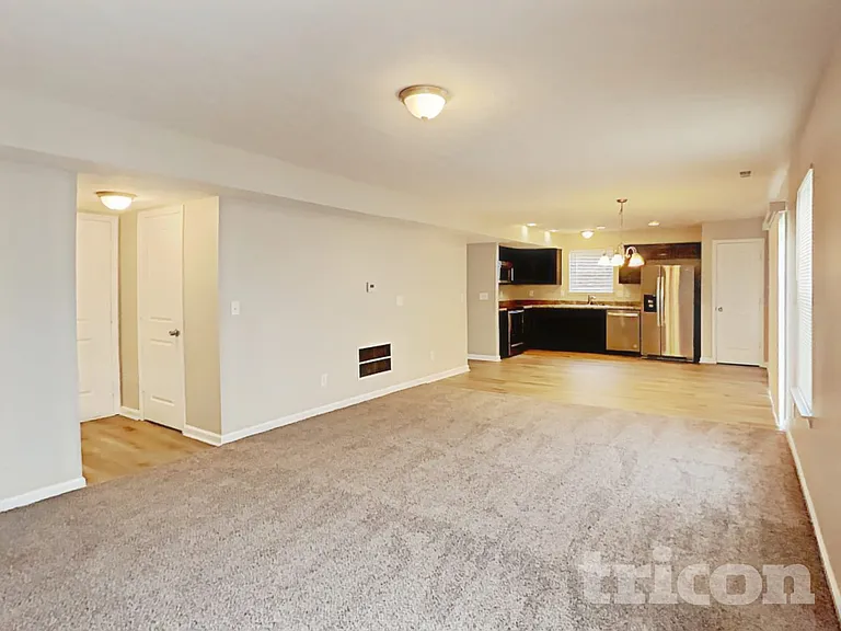 501 Foliage Ln — Photo 4