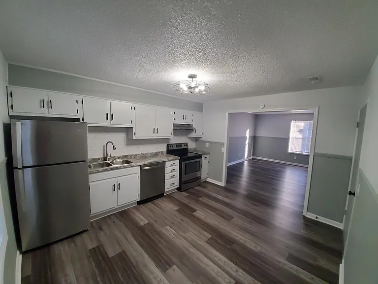 200 Railroad St #11 — Photo 6