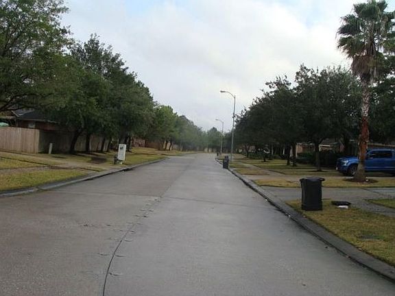 Exterior Neighborhood (street photo)