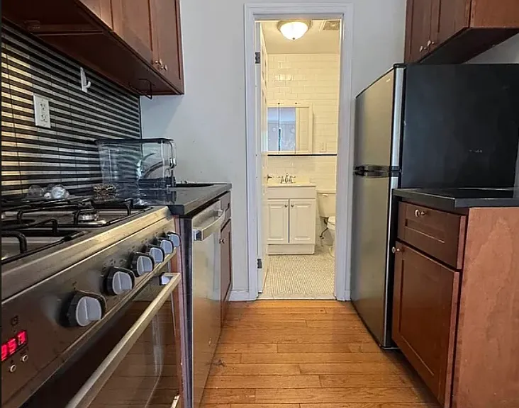 239 Henry St #2A — Photo 2