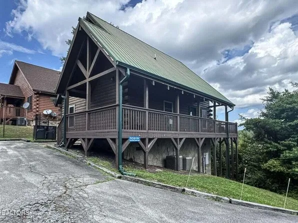 1482 Red Cedar Ln, Sevierville, TN 37876