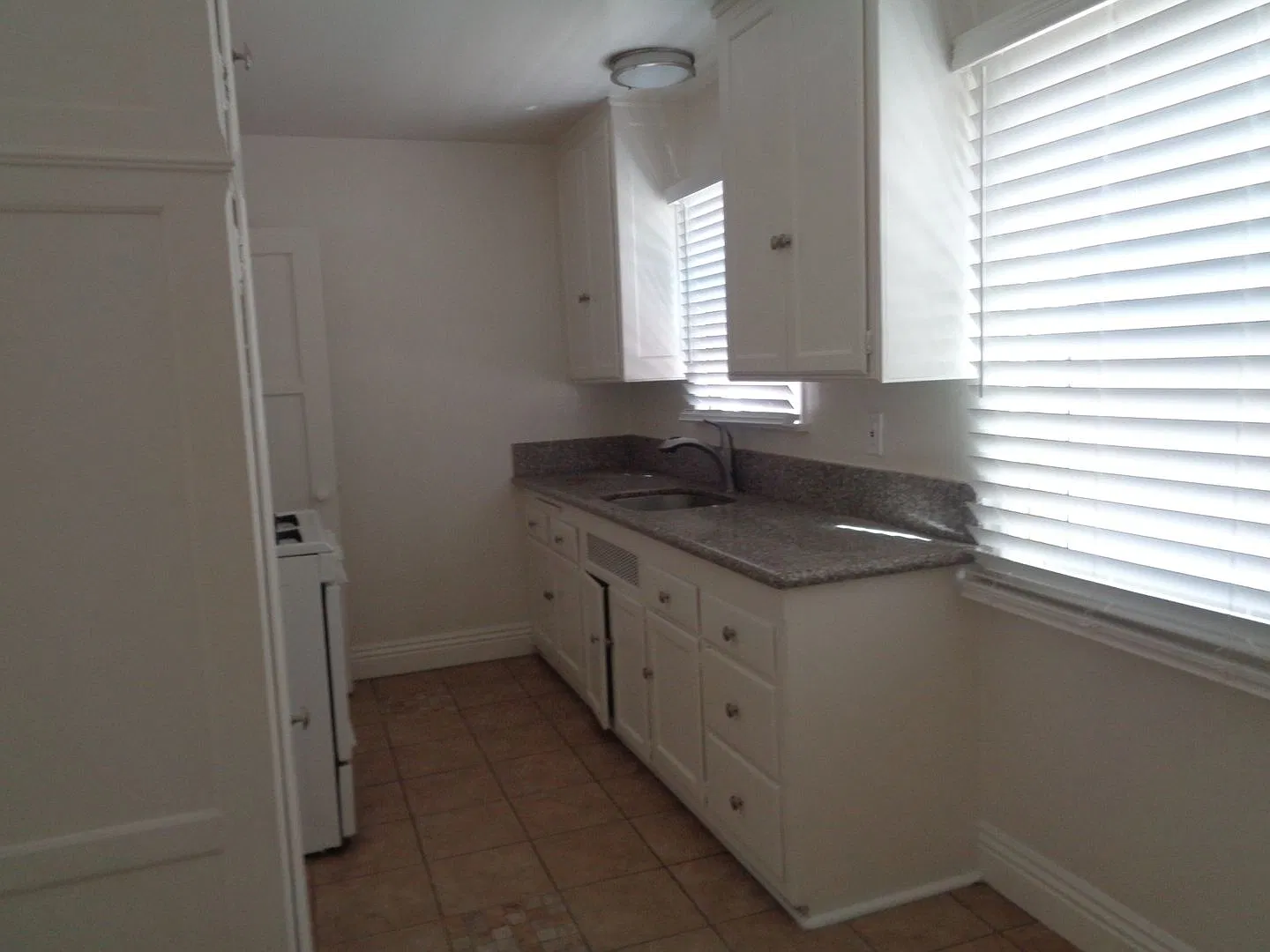 922 E. 2nd St. — Photo 4