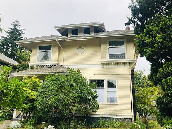 Amazing location at 17th Ave E and Mercer on N. Capitol Hill. So close to everything going on in the city!