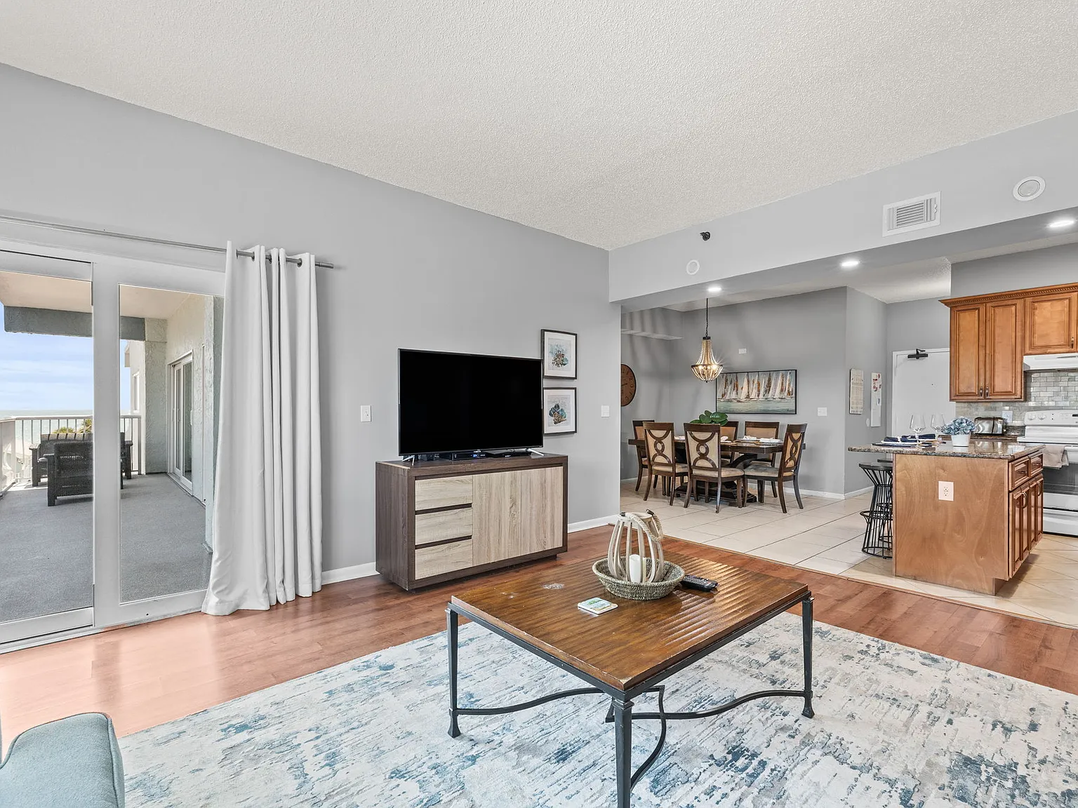2 bed, 1100 sqft, $6,500 — Photo 3