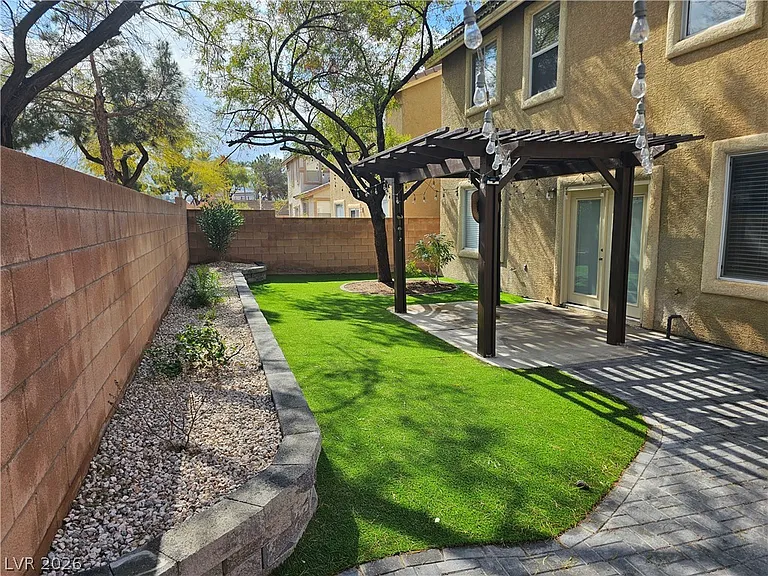 140 Samantha Rose St — Photo 24