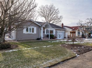 12 Ida Ln, North Babylon, NY 11703