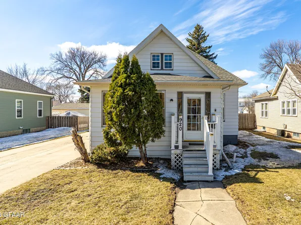 920 Cherry St, Grand Forks, ND 58201