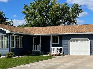 319 E 4th St, Larimore, ND 58251
