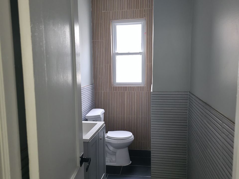1st image of 549 20th St Floor 3