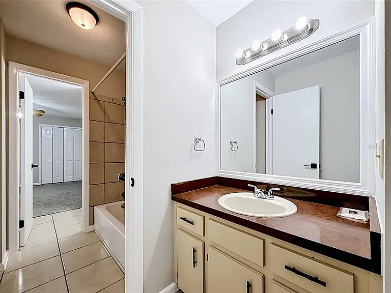 2113 NE 38th Ave — Photo 32