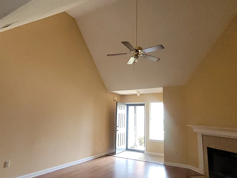7782 Shadowland Dr — Photo 4