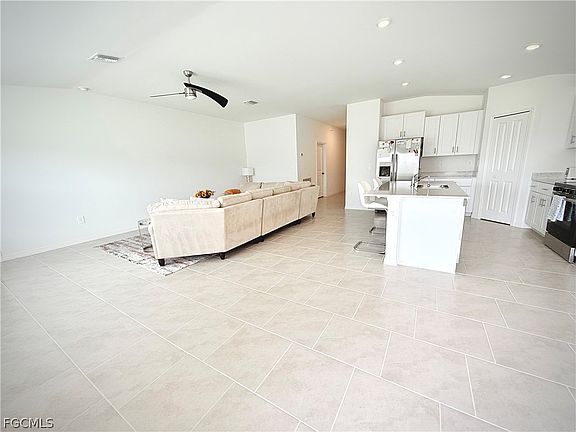 3rd image of 4110 Etna Ct