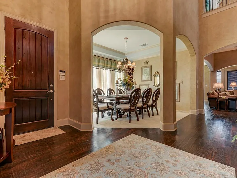 7005 Kenswick Dr — Photo 2