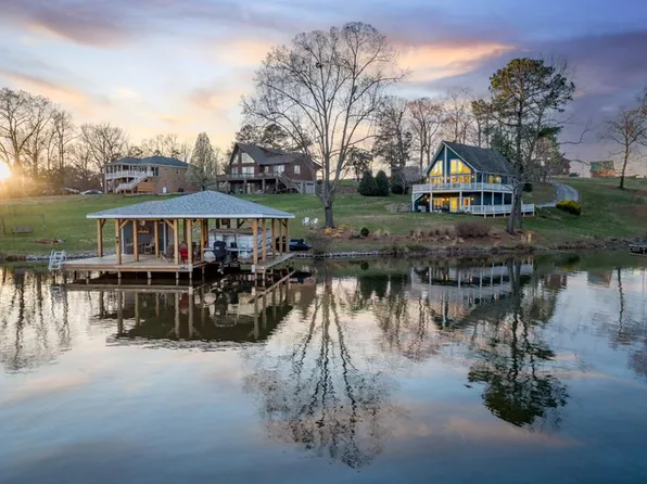 34 Country Ct, Bracey, VA 23919