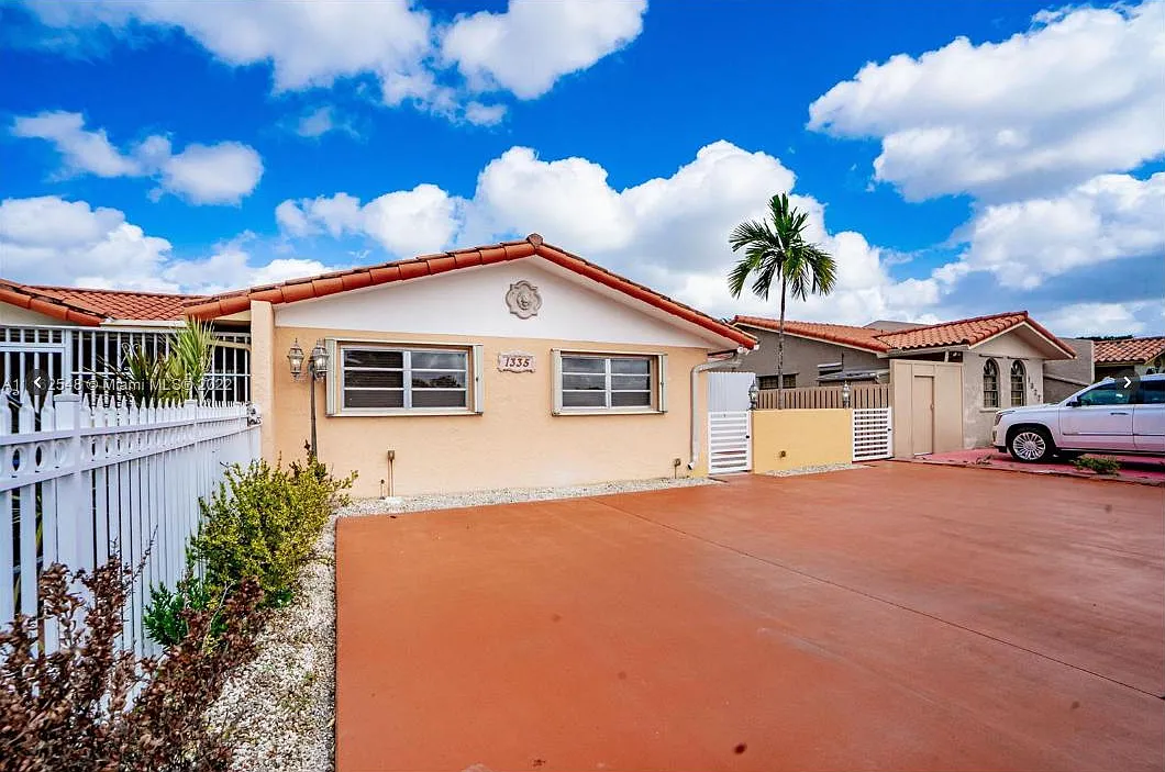 3 bed, 1525 sqft, $3,550 — Photo 3