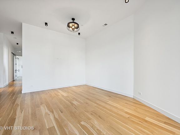 2nd image of 2820 W Lyndale St #Penthouse