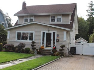 173 Whaley St, Freeport, NY 11520