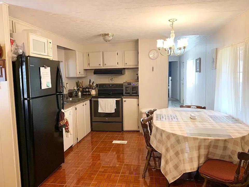 219 2nd St