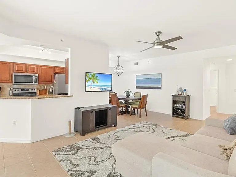 1315 Henley St #1006 — Photo 4