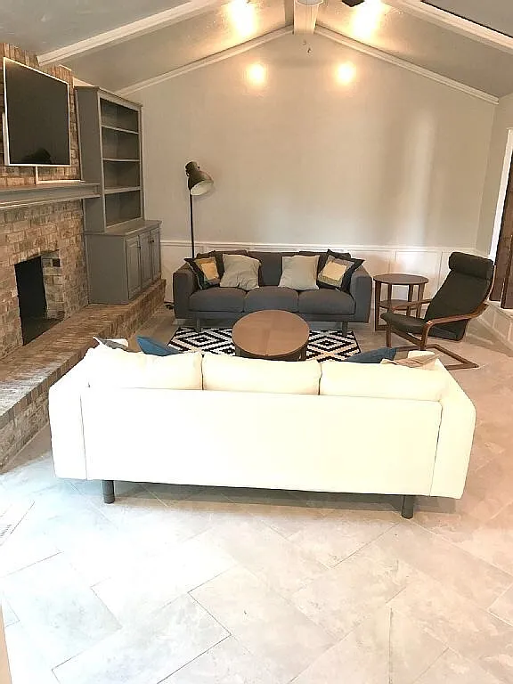Large Home in West Norman — Photo 3